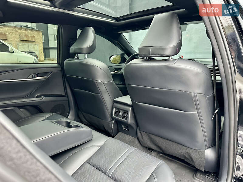 Седан Toyota Camry 2024 в Києві