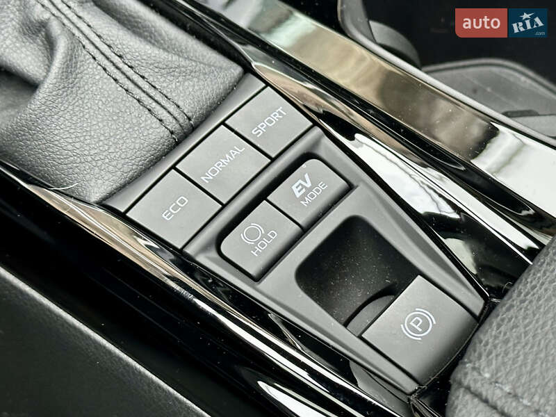 Седан Toyota Camry 2024 в Києві