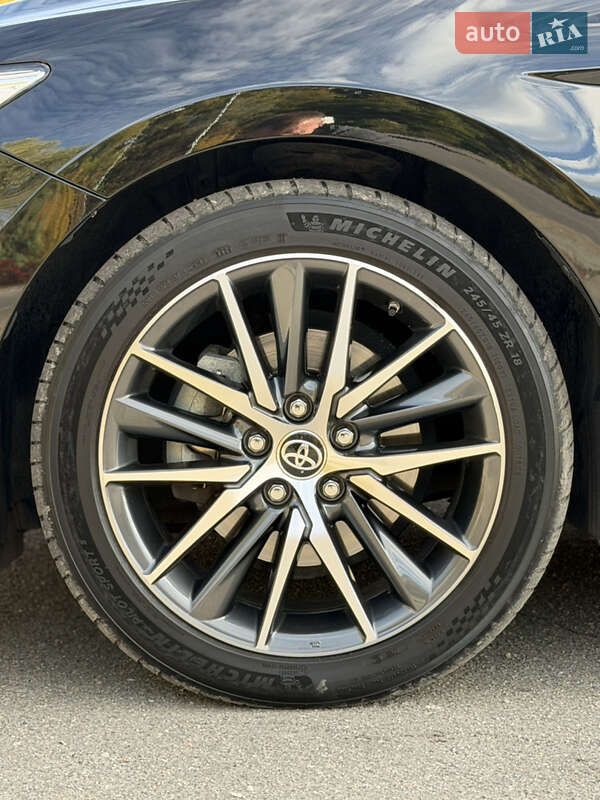 Седан Toyota Camry 2022 в Днепре
