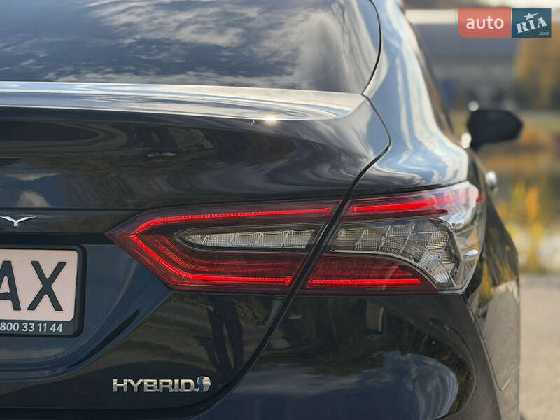 Седан Toyota Camry 2022 в Днепре