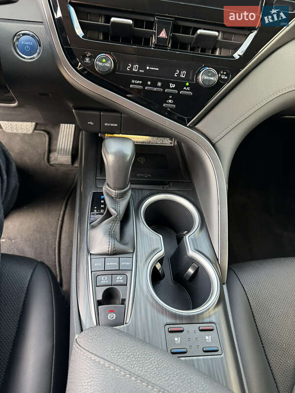 Седан Toyota Camry 2022 в Днепре