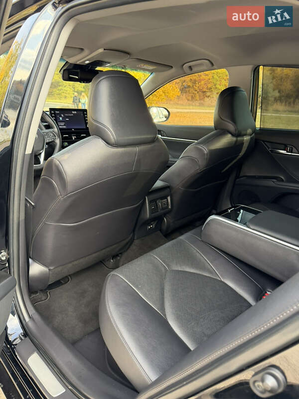 Седан Toyota Camry 2022 в Днепре