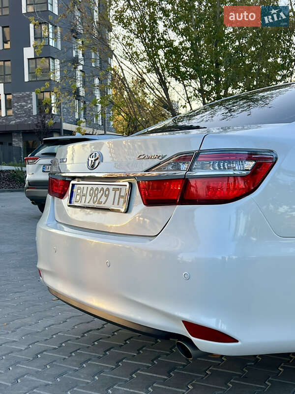 Седан Toyota Camry 2015 в Кропивницком