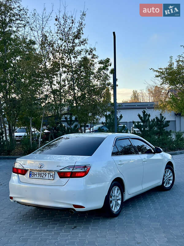 Седан Toyota Camry 2015 в Кропивницком