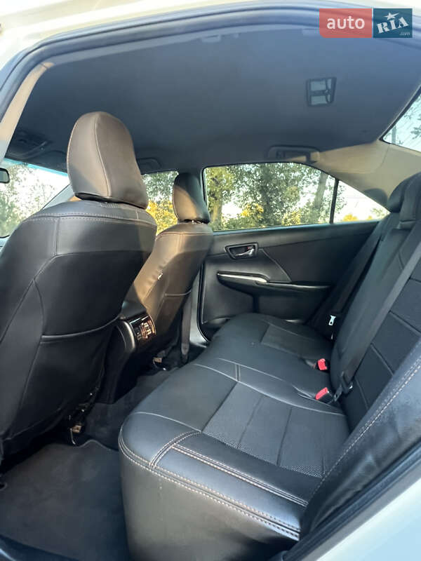 Седан Toyota Camry 2015 в Кропивницком