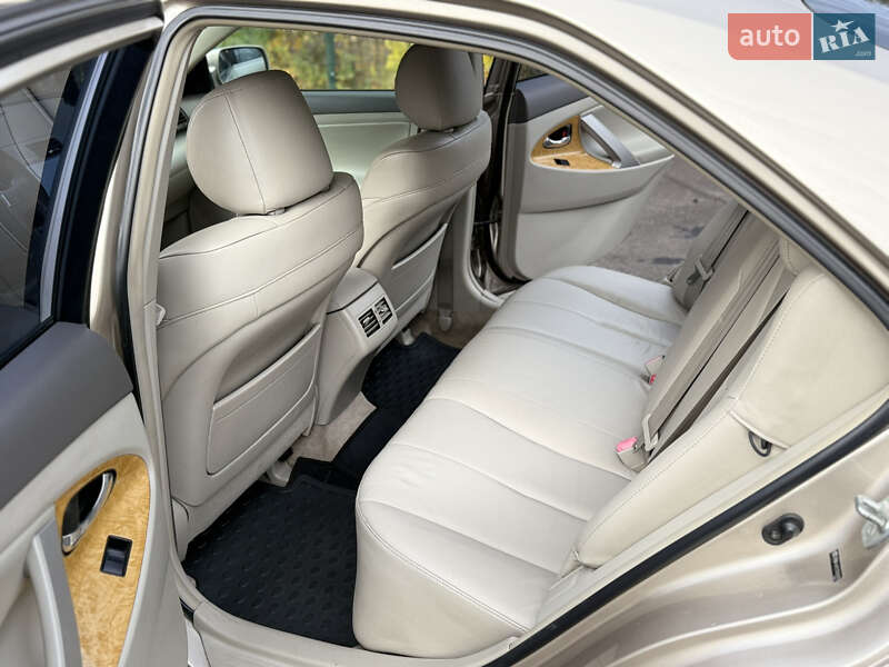 Седан Toyota Camry 2007 в Киеве