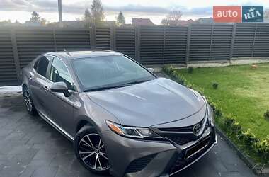 Седан Toyota Camry 2019 в Львові