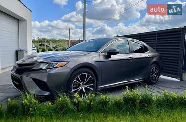 Седан Toyota Camry 2019 в Львові