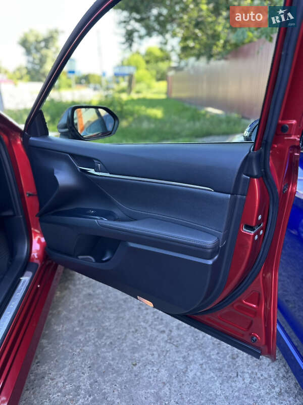 Седан Toyota Camry 2018 в Києві