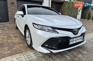 Седан Toyota Camry 2017 в Чернівцях