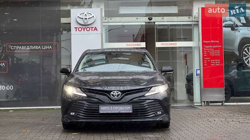 Седан Toyota Camry 2019 в Ужгороді