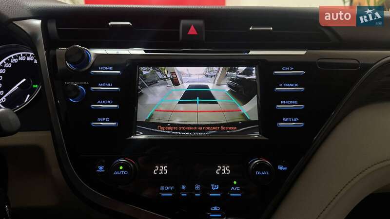 Седан Toyota Camry 2019 в Ужгороді