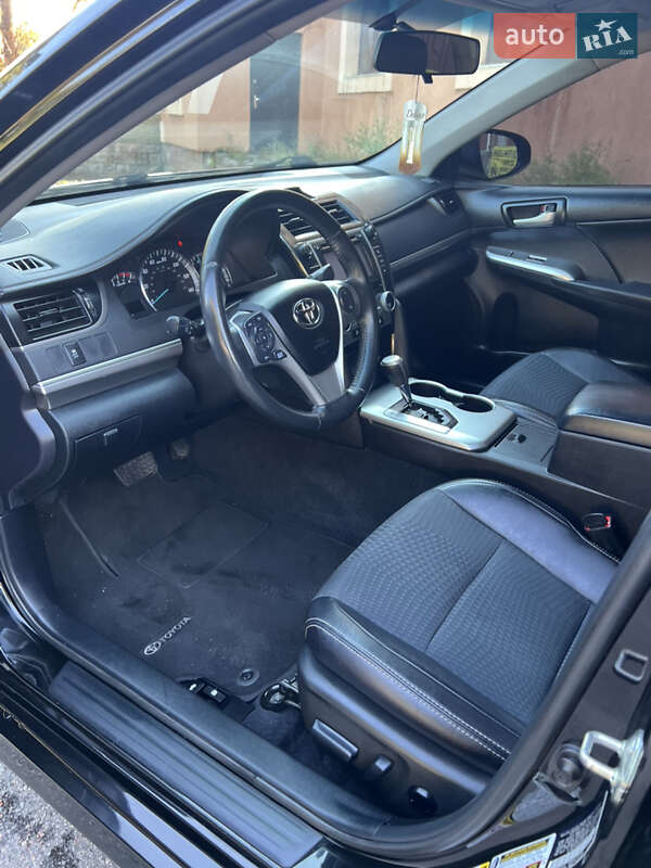 Седан Toyota Camry 2014 в Миронівці