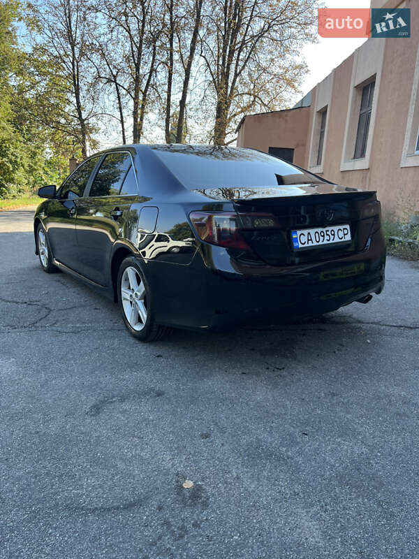 Седан Toyota Camry 2014 в Миронівці
