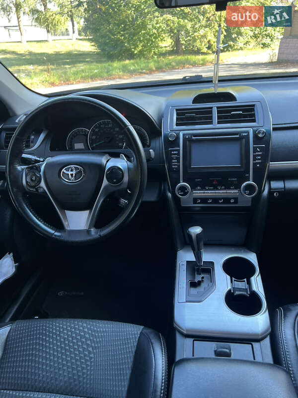 Седан Toyota Camry 2014 в Миронівці