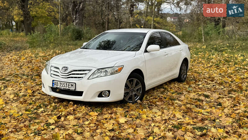 Седан Toyota Camry 2011 в Виннице