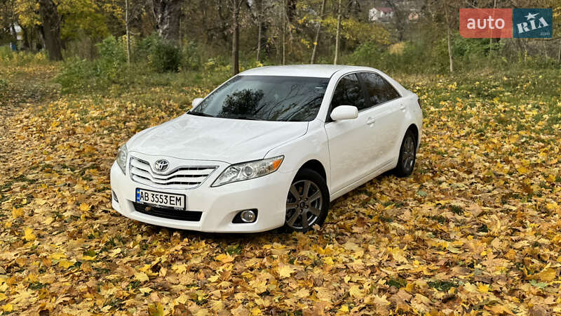 Седан Toyota Camry 2011 в Виннице
