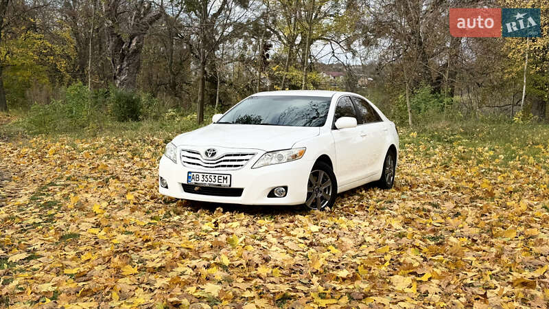 Седан Toyota Camry 2011 в Виннице