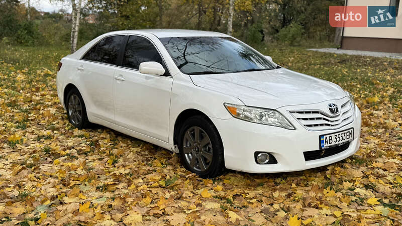 Седан Toyota Camry 2011 в Виннице