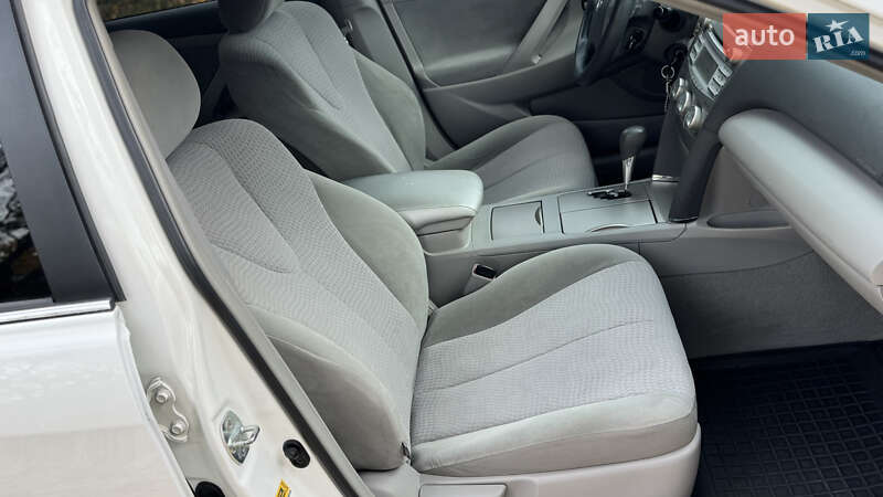 Седан Toyota Camry 2011 в Виннице