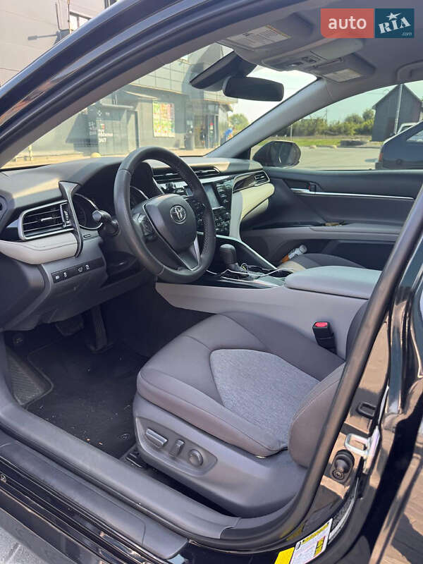 Седан Toyota Camry 2019 в Жовкве