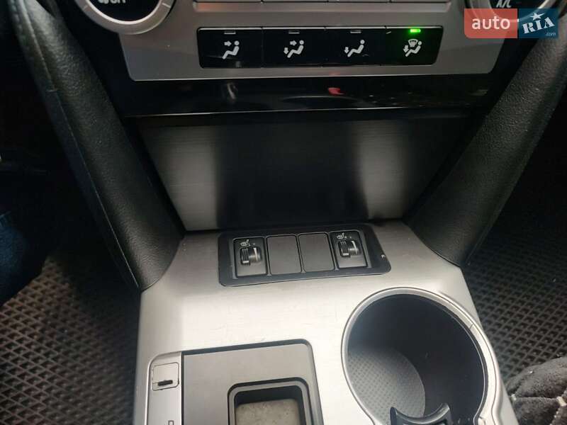 Седан Toyota Camry 2013 в Харкові