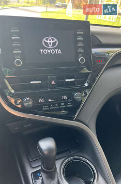 Седан Toyota Camry 2021 в 