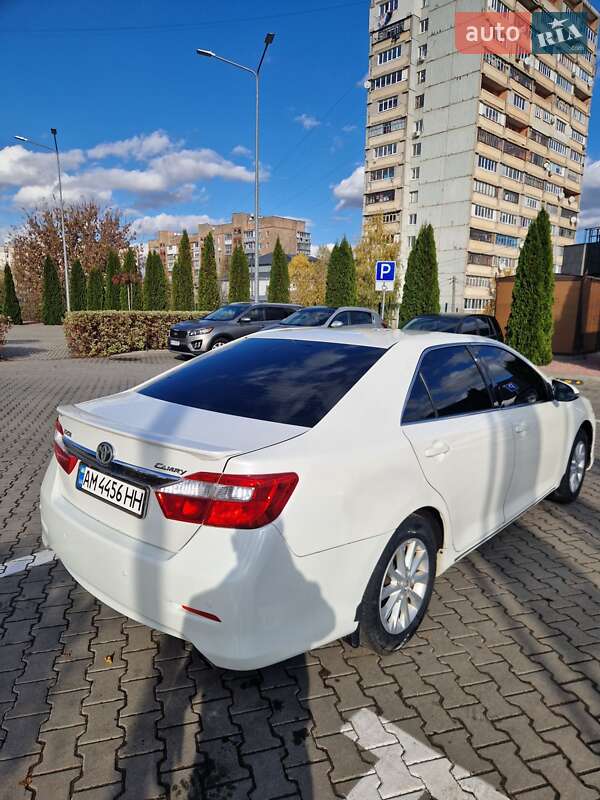 Седан Toyota Camry 2011 в Житомире