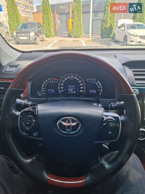 Седан Toyota Camry 2011 в Житомире