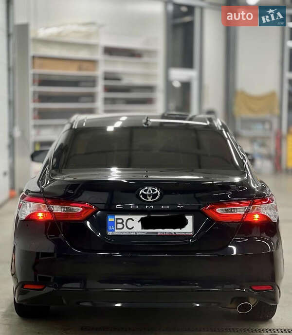 Седан Toyota Camry 2019 в Жовкве