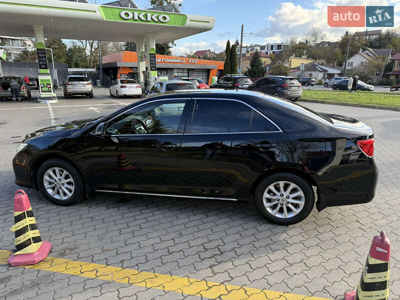 Седан Toyota Camry 2011 в Львове