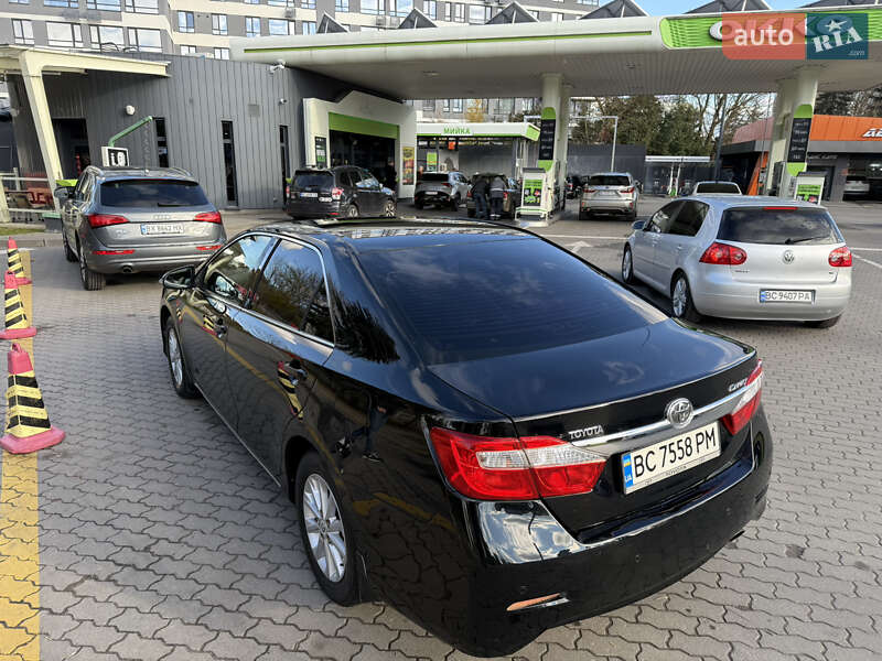 Седан Toyota Camry 2011 в Львове