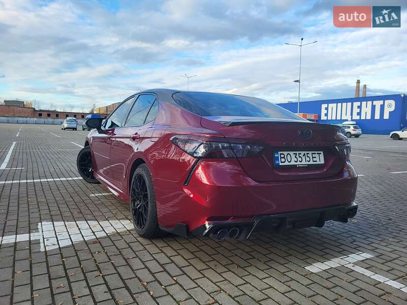 Седан Toyota Camry 2018 в Тернополе
