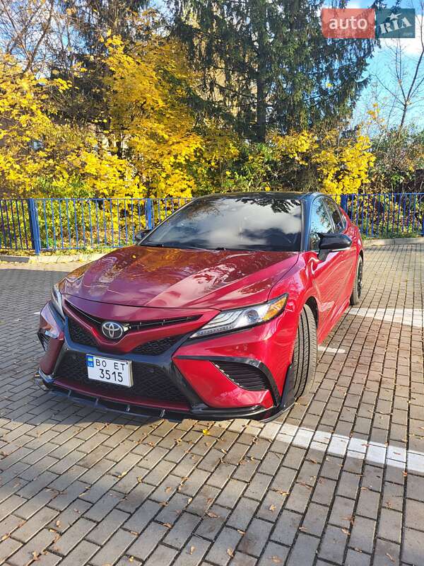 Седан Toyota Camry 2018 в Тернополе