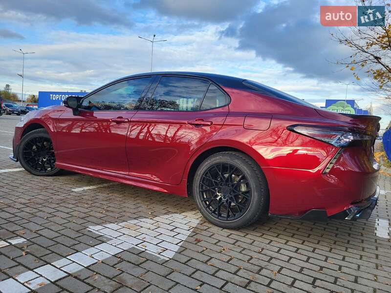 Седан Toyota Camry 2018 в Тернополе