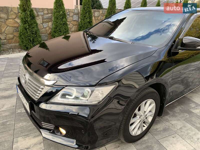 Седан Toyota Camry 2013 в Івано-Франківську