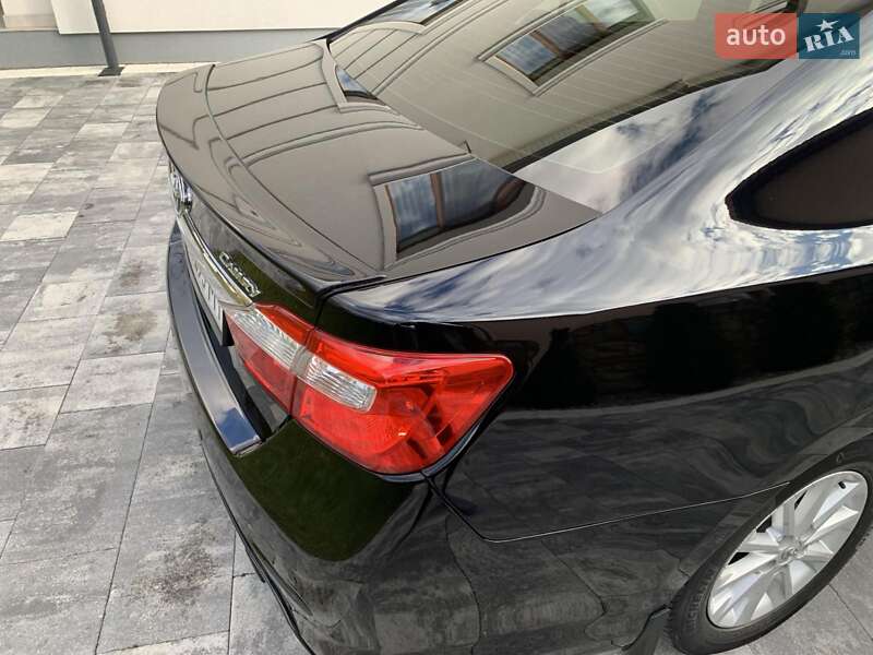 Седан Toyota Camry 2013 в Івано-Франківську