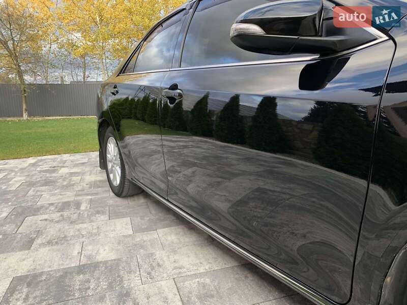 Седан Toyota Camry 2013 в Івано-Франківську