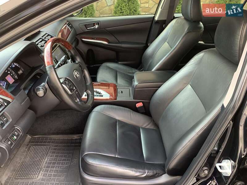 Седан Toyota Camry 2013 в Івано-Франківську