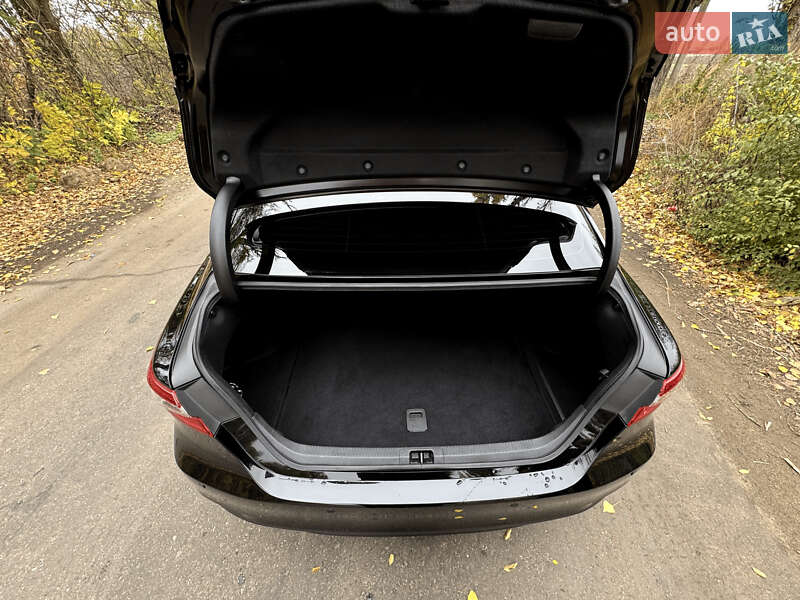 Седан Toyota Camry 2023 в Киеве фото 34 Седан Toyota Camry 2023 в Киеве