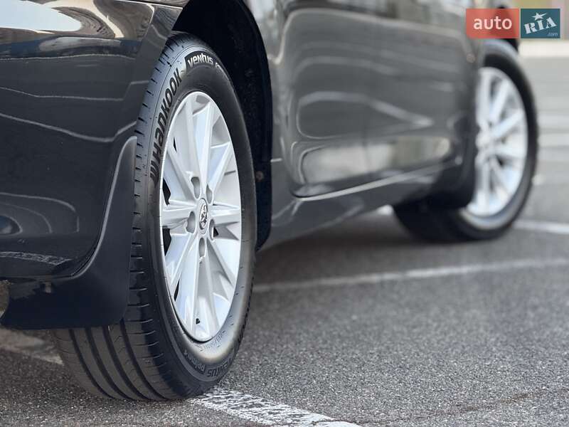 Седан Toyota Camry 2017 в Киеве фото 14 Седан Toyota Camry 2017 в Киеве