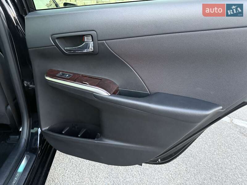 Седан Toyota Camry 2017 в Киеве фото 36 Седан Toyota Camry 2017 в Киеве