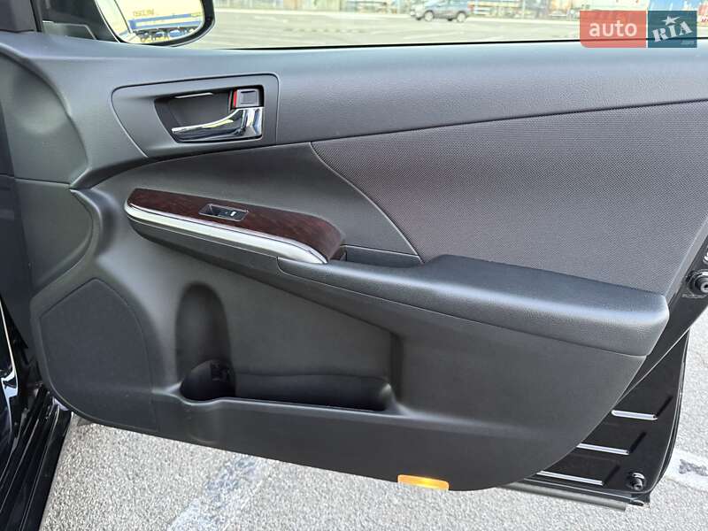 Седан Toyota Camry 2017 в Киеве фото 38 Седан Toyota Camry 2017 в Киеве