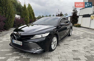 Седан Toyota Camry 2018 в Львове