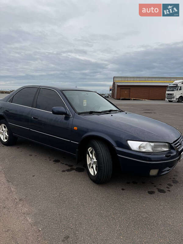 Седан Toyota Camry 1997 в Одессе