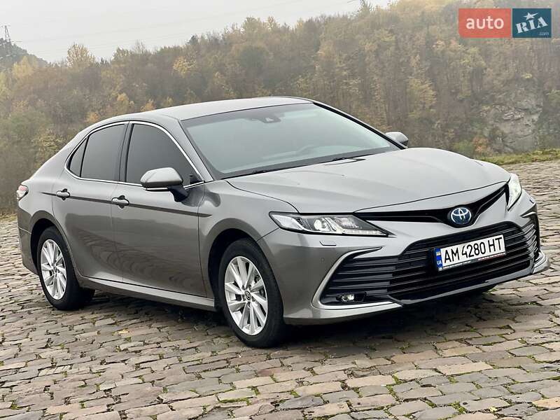 Седан Toyota Camry 2024 в Житомире