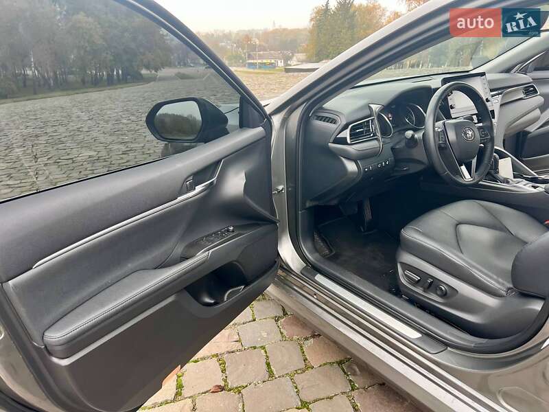 Седан Toyota Camry 2024 в Житомире