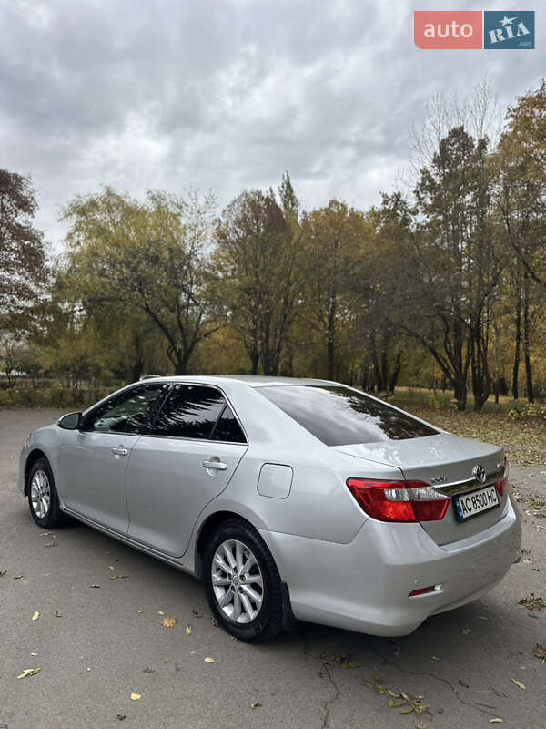 Седан Toyota Camry 2012 в Луцке