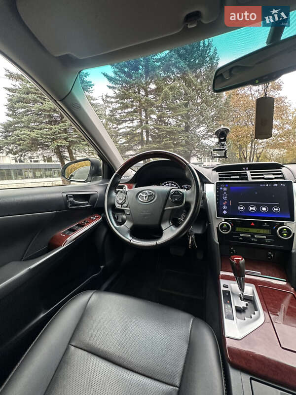 Седан Toyota Camry 2012 в Луцке