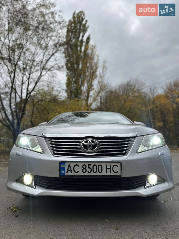 Седан Toyota Camry 2012 в Луцке